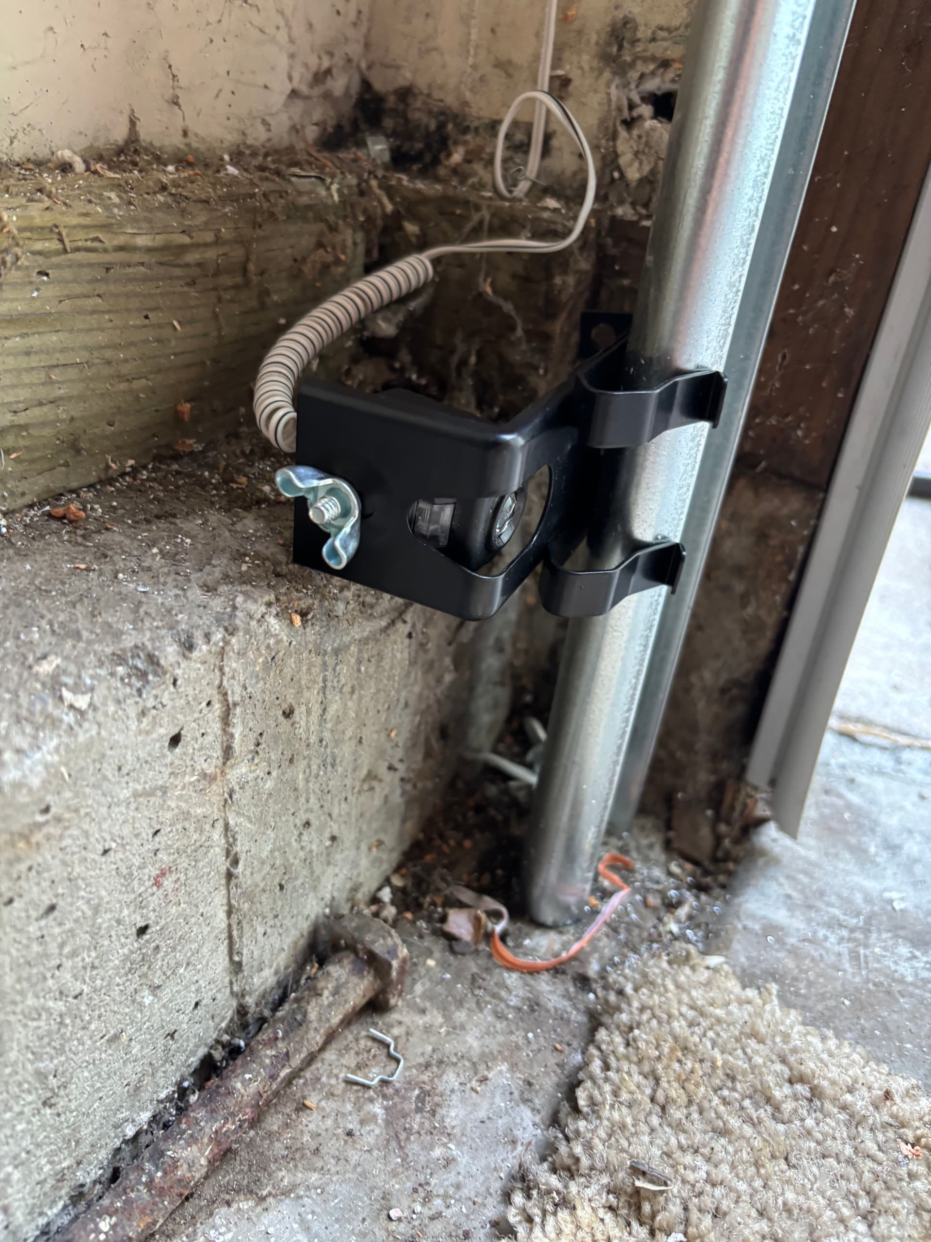 Gallery photos for Single Flush Panel Garage Door Installation in Downtown San Jose: Image #4